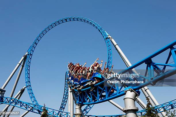 achterbahn - vergnügungspark stock-fotos und bilder