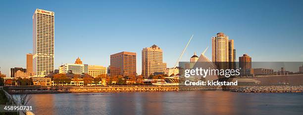 milwaukee de frente para o mar - milwaukee skyline - fotografias e filmes do acervo