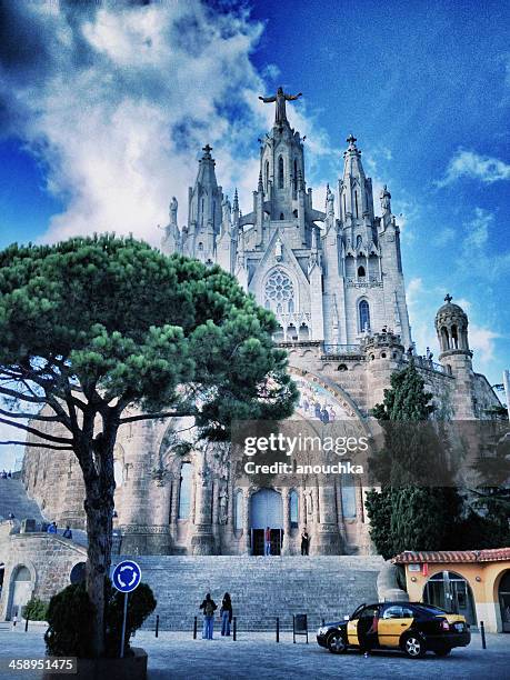 tempel de sagrat cor, tibidabo, barcelona - sagrat cor stock-fotos und bilder