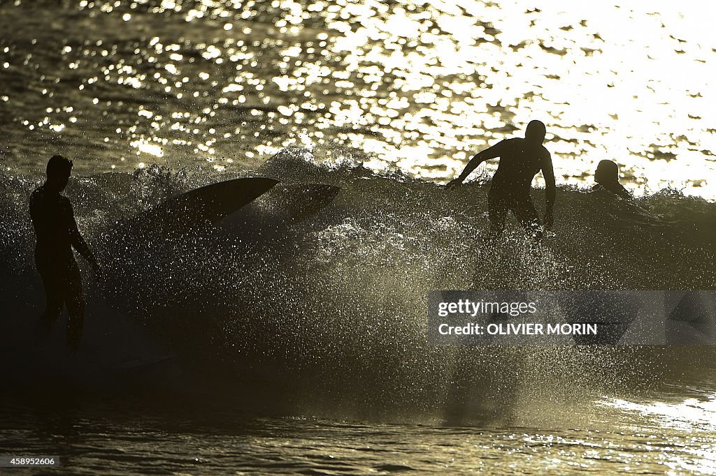 ITALY-WEATHER-SPORTS-SURF