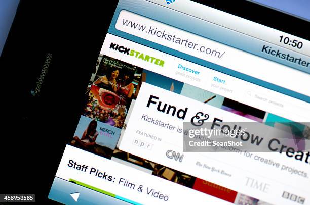 kickstarter home page - crowdfunding stockfoto's en -beelden