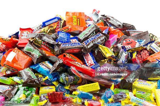 キャンディ大乱雑パイル - pile of candy ストックフォトと画像