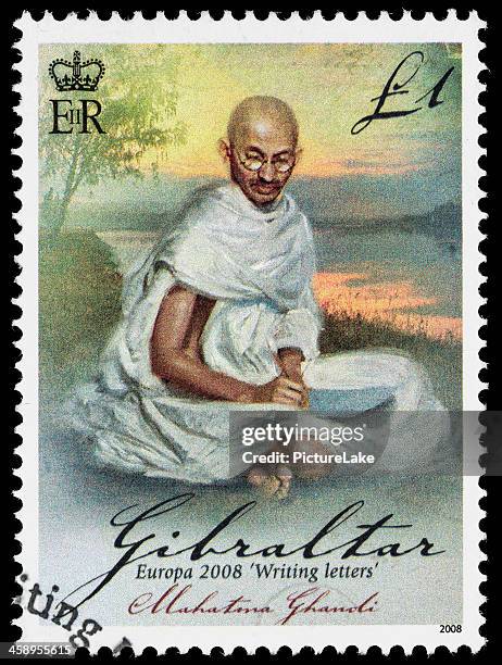 gibraltar mahatma gandhi sello postal - gandhi fotografías e imágenes de stock