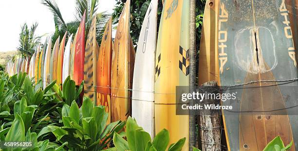 surfboard fence maui with aloha in front - aloha stock pictures, royalty-free photos & images