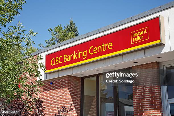 große stadt banking in kleinen stadt alberta - rural banking stock-fotos und bilder