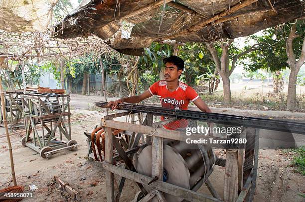 Man Making Rope 50 Tarzan Rope Stock Photos, High-Res Pictures, and Images - Getty Images
