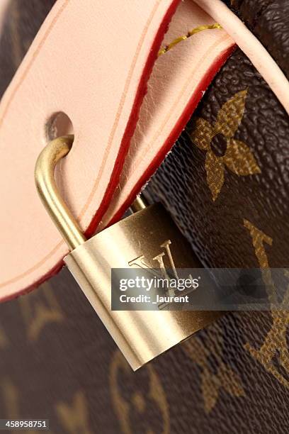 louis vuitton cadeado - bolsa louis vuitton imagens e fotografias de stock