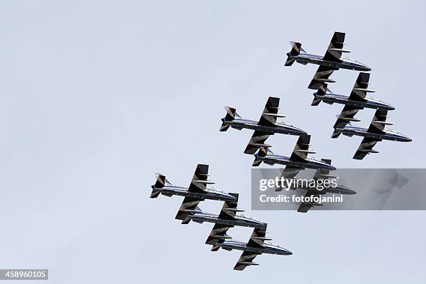 italin akrobatische planes - fotofojanini stock-fotos und bilder