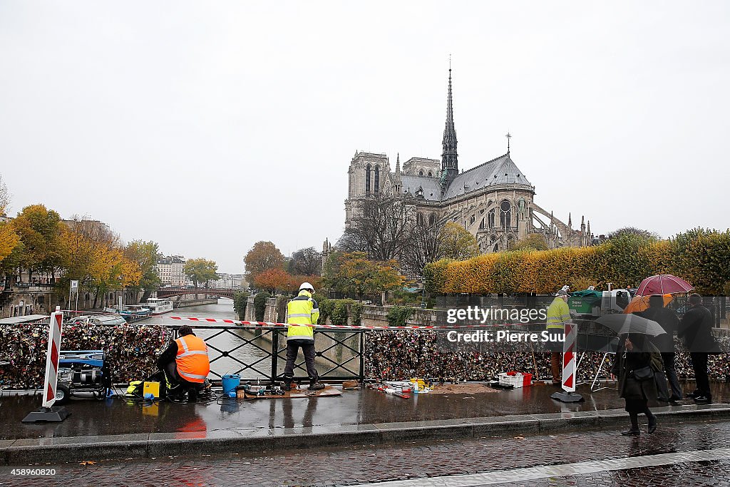 Paris Officials Put Plastic Panels To Stop Love Padlocks On Pont De L'Archeveche In Paris