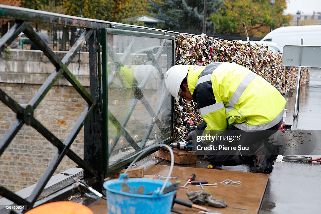 Paris Officials Put Plastic Panels To Stop Love Padlocks On Pont De L'Archeveche In Paris