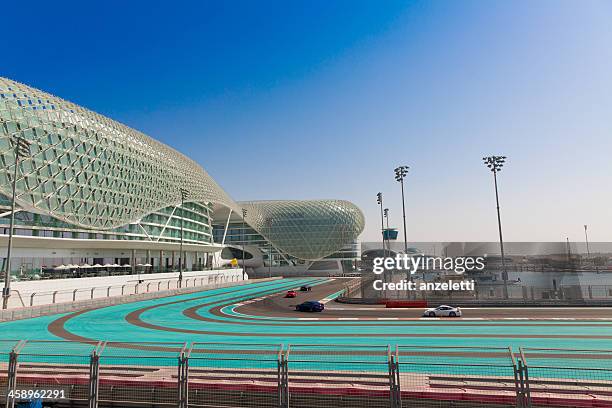 automobili crociera circuito yas marina - yas island abu dhabi foto e immagini stock