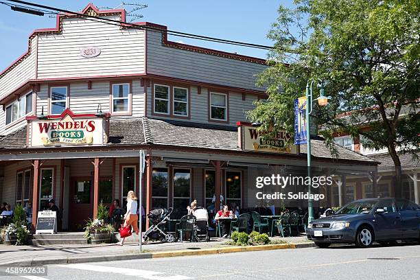 shops in the small town of fort langley - langley british columbia stockfoto's en -beelden