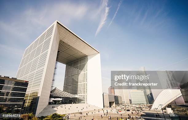 grand arche in la defense - paris - la defense stockfoto's en -beelden