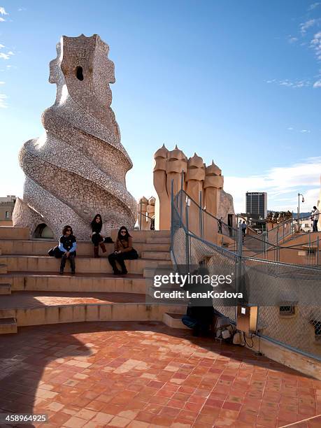 la pedrera - casa milà stock-fotos und bilder