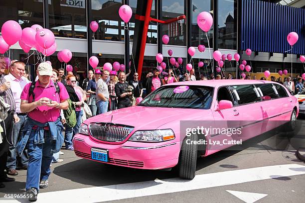 pink monday tilburg # 7 xxxl - monday stock pictures, royalty-free photos & images