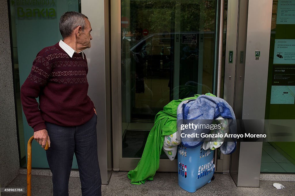 Police Eviction Of Family In Bankia Owned Property