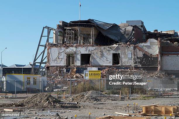 severley damaged mckenzie and willis building - christchurch earthquakes stock pictures, royalty-free photos & images