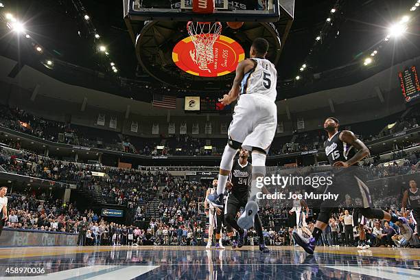 Courtney Lee of the Memphis Grizzlies hits the game winning shot against the Sacramento Kings on November 13, 2014 at FedExForum in Memphis,...