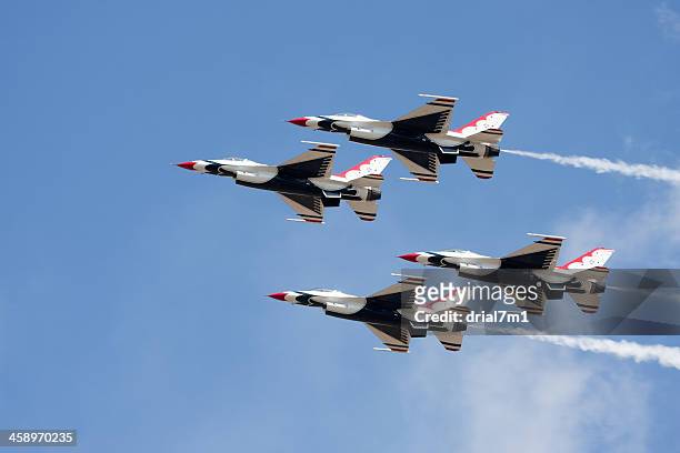 thunderbirds in flight - aerobatics stock pictures, royalty-free photos & images