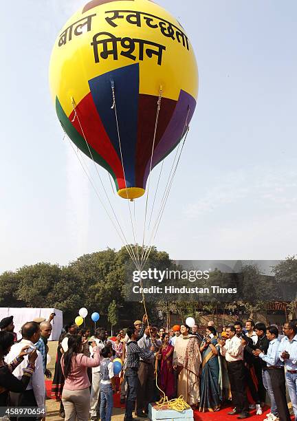 Union HRD Minister Smriti Irani launches the Bal Swachhta Mission during Bal Diwas celebrations at Bal Bhavan on November 14, 2014 in New Delhi,...