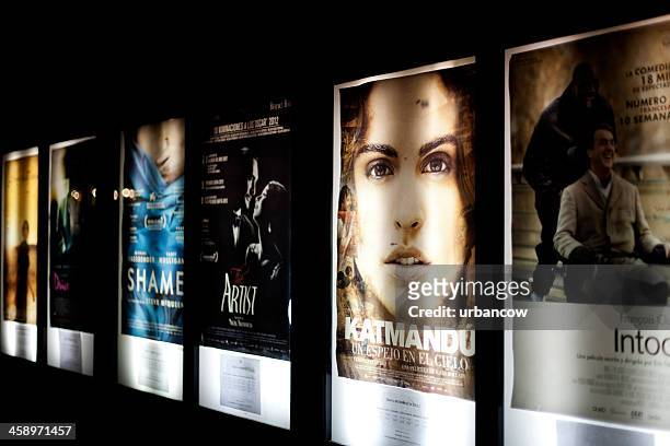 autorizaciones de película - movie poster fotografías e imágenes de stock