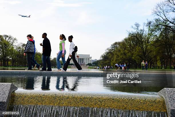 travel in washington dc - reflecting pool washington dc stock pictures, royalty-free photos & images