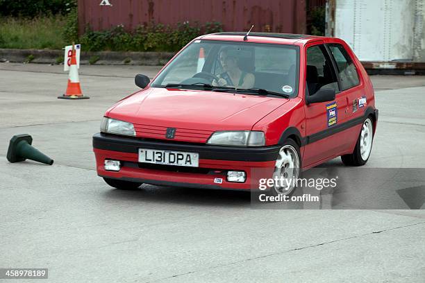 peugeot 106 at autocross rally event - peugeot stockfoto's en -beelden