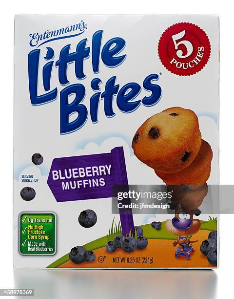 entenmann's little bites bluberry muffins - bluberry imagens e fotografias de stock