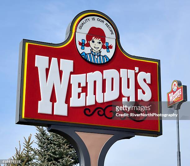 wendy's - wendys restaurant stock pictures, royalty-free photos & images