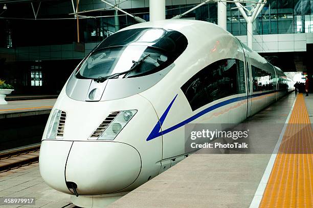 high speed train of china - xlarge - images of china railway high speed trains stock pictures, royalty-free photos & images