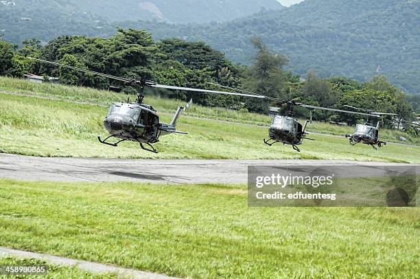 helicopters - huey helicopter stockfoto's en -beelden