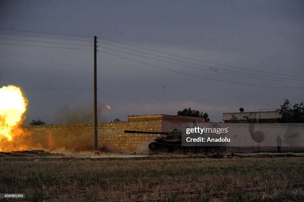 Islamic Front members attack Asad regime forces in Aleppo