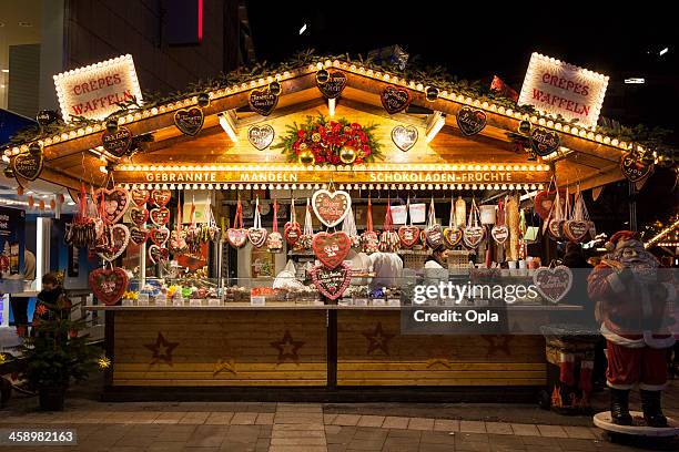 gingerbread stand - marktstand stock-fotos und bilder