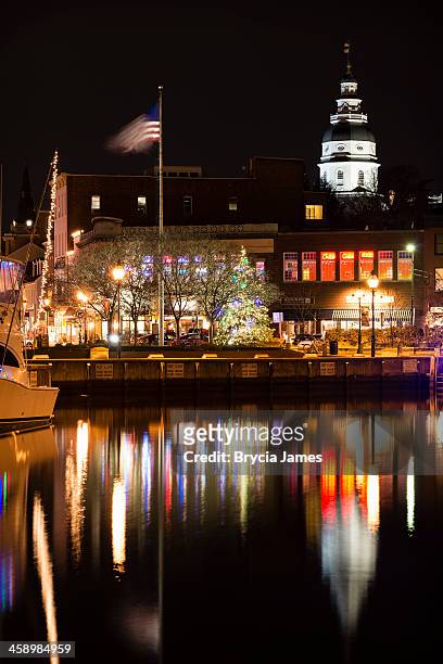 annapolis harbor decorated for the holidays at night - annapolis stock pictures, royalty-free photos & images