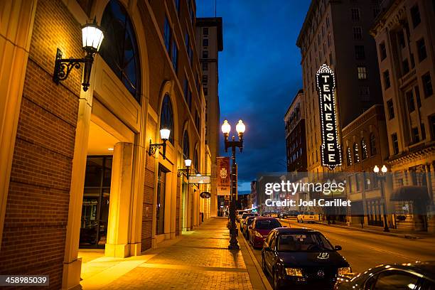 gay street y teatro en knoxville, tennessee - knoxville tennessee fotografías e imágenes de stock