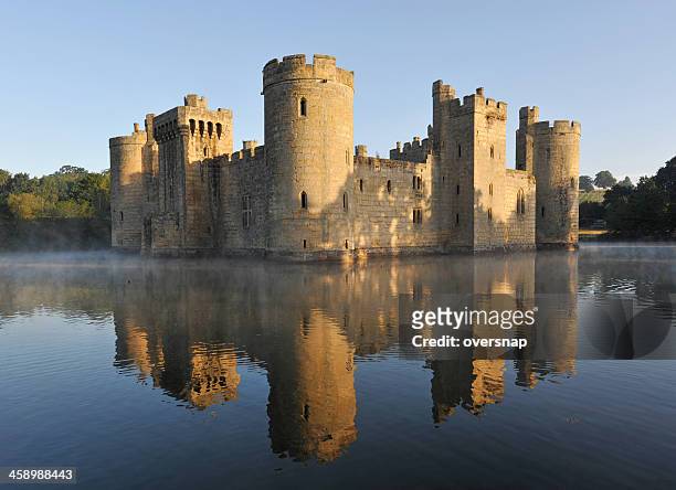 castle - moat 個照片及圖片檔