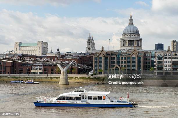 テームズクリッパーズサービスは、ロンドン中心部 - 水上タクシー ストックフォトと画像