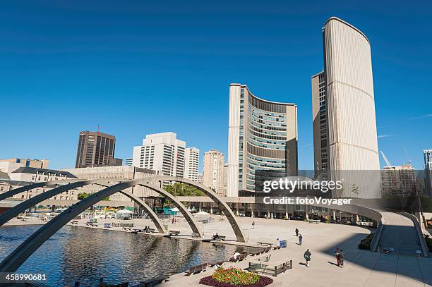 toronto nathan phillips square city hall - praça nathan phillips - fotografias e filmes do acervo