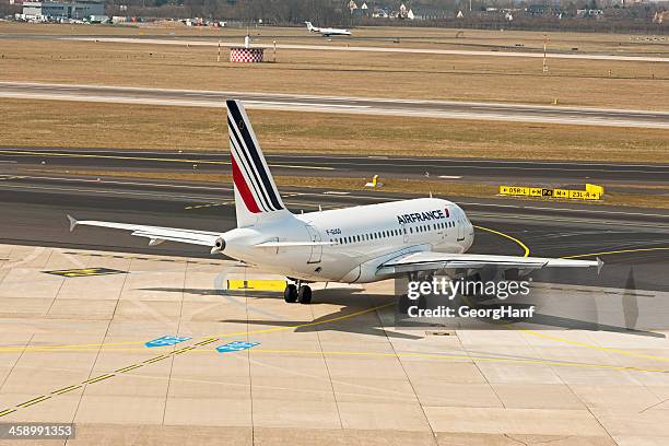 airbus a318-111 - airbus a319 111 stock pictures, royalty-free photos & images