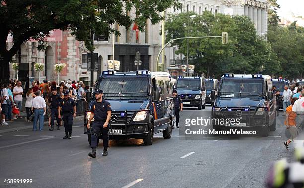police vans - demonstration in madrid stock pictures, royalty-free photos & images