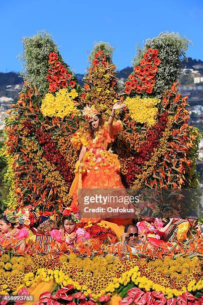 floral float at the madeira flower festival parade, portugal - carnival in portugal stock pictures, royalty-free photos & images