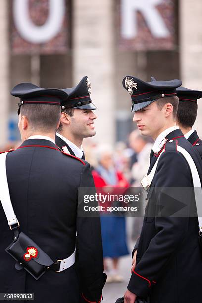 der sicherheitsdienst im einsatz während beatification von jean-paul ii. - carabinieri stock-fotos und bilder