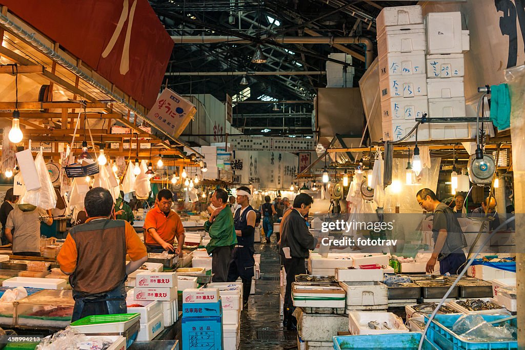 築地市場で日本最大の魚市場