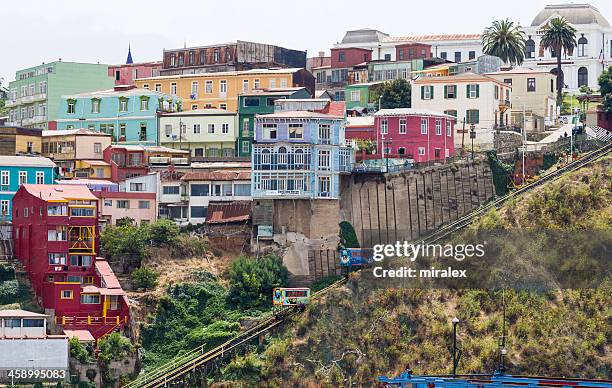 funicular lift cerro artillería in valparaiso, chile - valparaiso chile stockfoto's en -beelden