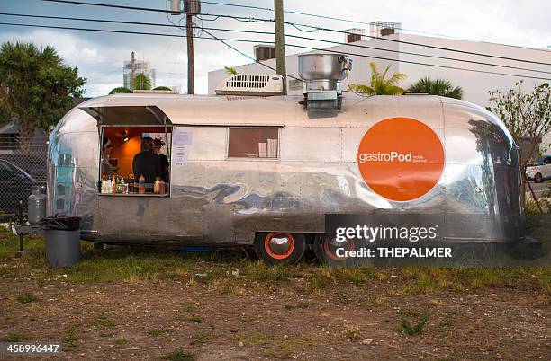 gastropod gourmet food truck - airstream stockfoto's en -beelden