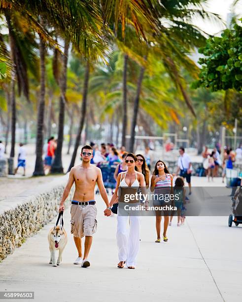 people walking on ocean drive, miami beach - ocean drive miami stock pictures, royalty-free photos & images