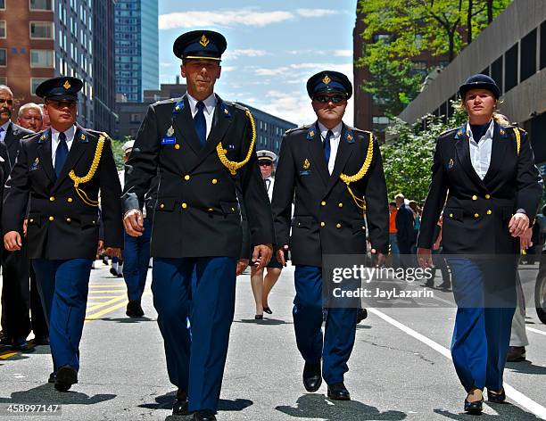 canadian polizei in nypd-zeremonie, den 9. september 2011, nyc - america parade stock-fotos und bilder