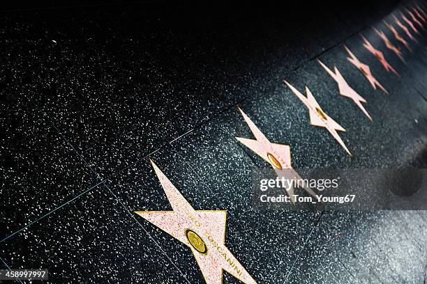 estrellas en el paseo de la fama de hollywood - hollywood walk of fame fotografías e imágenes de stock