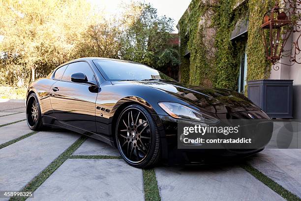 maserati de gran turismo - maserati fotografías e imágenes de stock