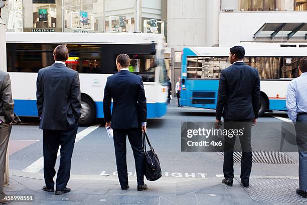 geschäftsleute in sydney - sydney buses stock-fotos und bilder